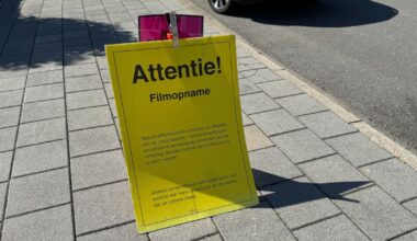 Een overvolle tuin en een klassieke Cadillac: eerste beelden Kees Flodder - L1 Nieuws