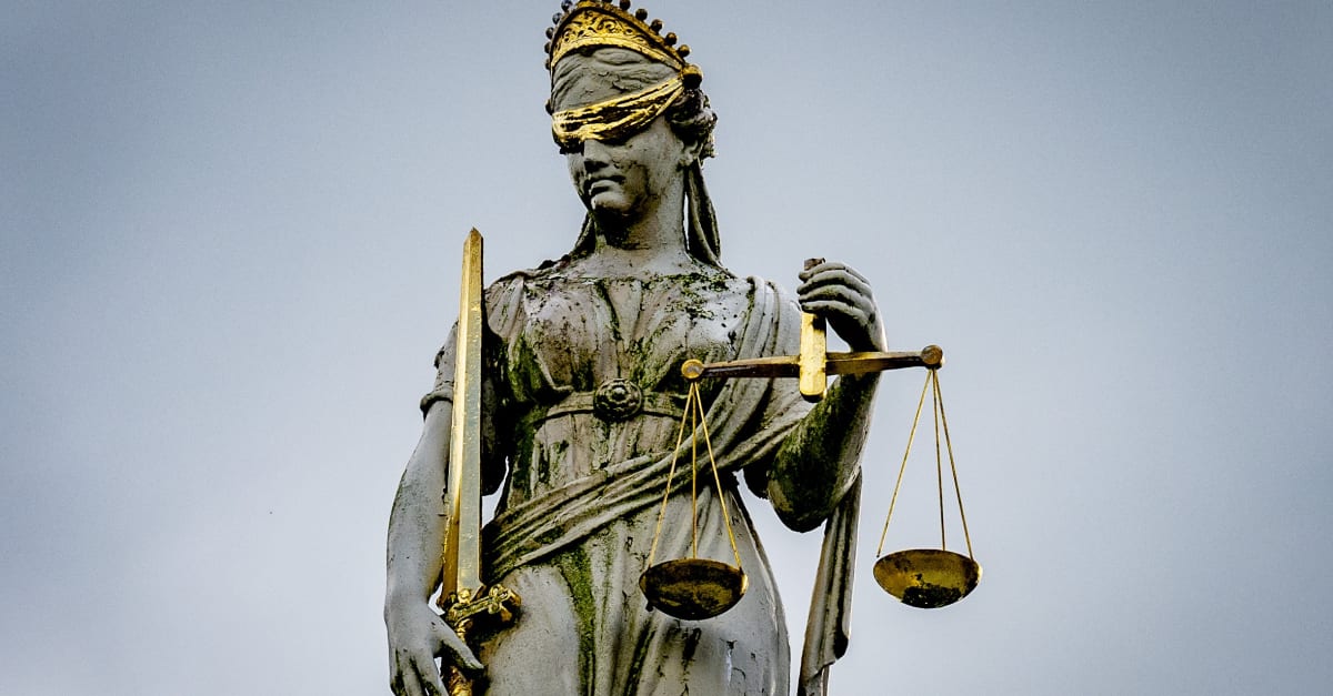 Vrouw rijdt onder invloed 14-jarig meisje dood met vuilniswagen: jaar cel