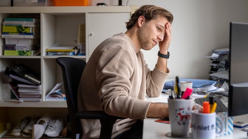 'Prestatiedruk bedreigt welzijn': adviesraad waarschuwt voor hypernerveuze samenleving