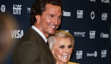 Acteur Matthew McConaughey met zijn moeder.