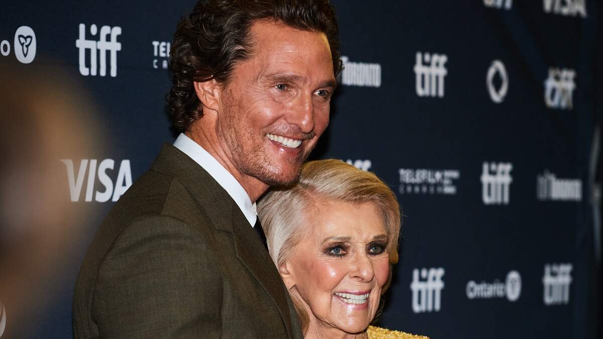 Acteur Matthew McConaughey met zijn moeder.