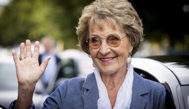 Prinses Margriet leest voor tijdens Kinderboekenweek