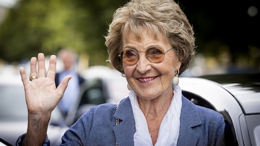 Prinses Margriet leest voor tijdens Kinderboekenweek