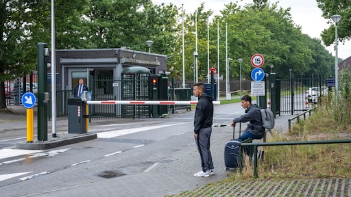 veel minder asielzoekers naar ons land dan eerder gedacht