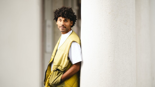 Jeremy Zijlstra is de opvolger van Victor Abeln als barman bij First Dates