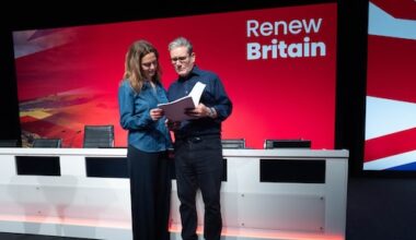 Premier Starmer onder vuur: Labour-leider worstelt met migratiekwestie