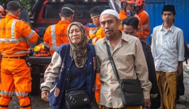 zeker drie doden, nog tientallen onder het puin