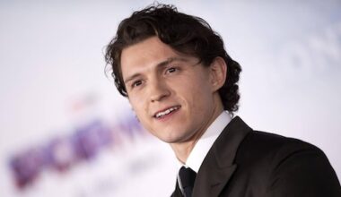 Tom Holland deelt gezondheidsupdate na blessure op set Spider-Man