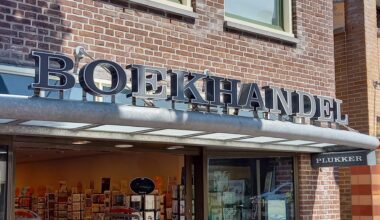 Annejet van der Zijl bij Plukker