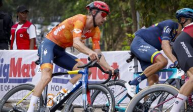 Bauke Mollema en Thymen Arensman reageren op WK: "Over deze koers is geen analyse te voeren"