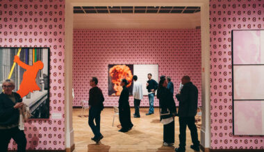 Bozar toont John Baldessari, de Grote Vriendelijke Kunstreus ★★★★☆