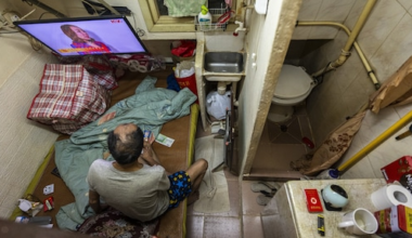 Klein, duur en onveilig: Hongkong verbiedt 'bezemkast-appartementen'