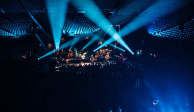 Guus Meeuwis zong maandagavond in de AFAS Dome… voor 200 toeschouwers: “Oneindig veel zin in”