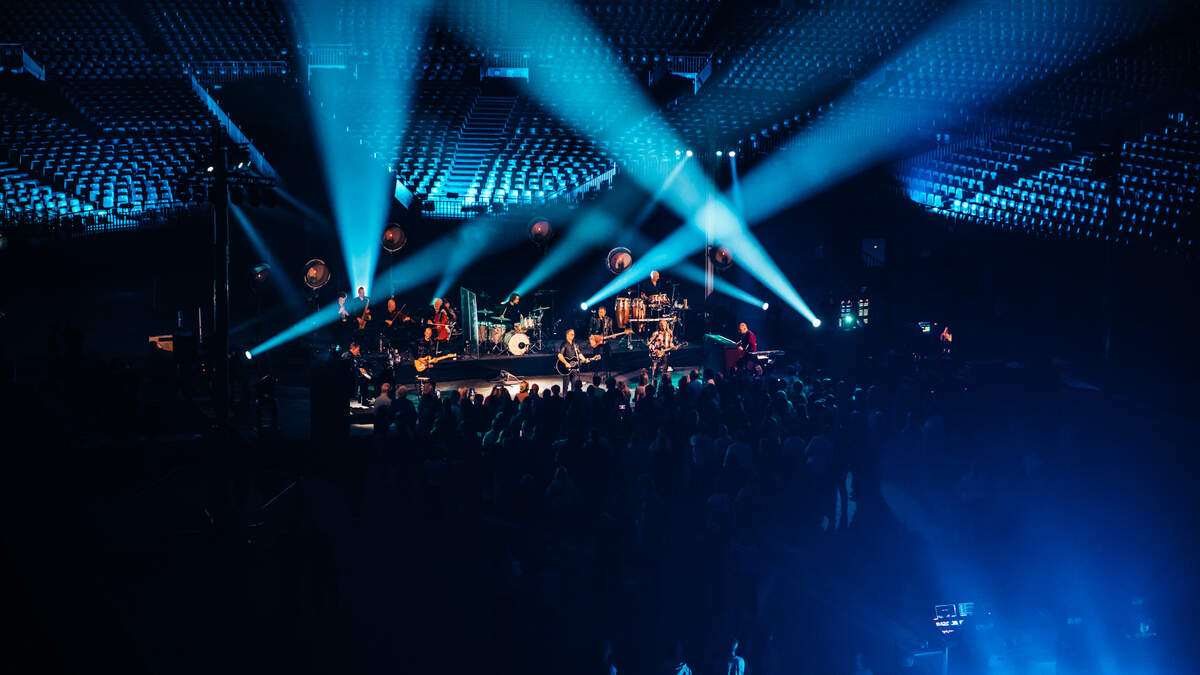 Guus Meeuwis zong maandagavond in de AFAS Dome… voor 200 toeschouwers: “Oneindig veel zin in”