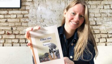 Mechelse Annelies Belemans van Elkedagzin brengt nieuw boek uit: “De knipselzinnetjes gaan over elkaar graag zien”