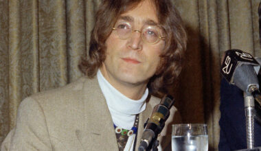 Bril van John Lennon levert 40.000 euro op: “Gekregen tijdens een bezoek aan Abbey Road”