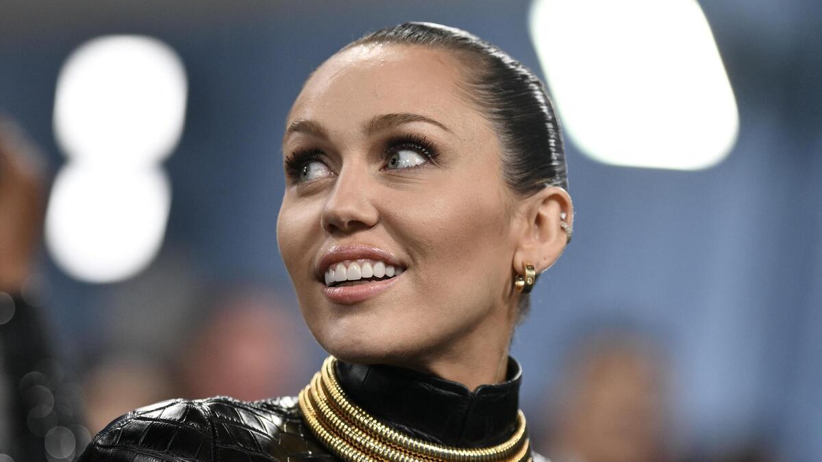 Miley Cyrus is al jaren nuchter mede dankzij nieuwe hobby: “Draait niet om roem of succes”