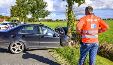 Auto botst tegen boom in Appingedam - Eemskrant.nl