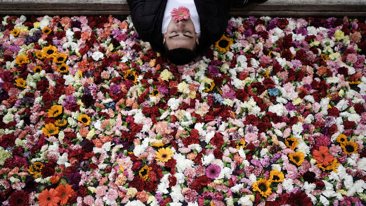 De eerste kunstbiënnale in Bogota en een zinkgat in Bangkok: dit zijn de beelden van de week