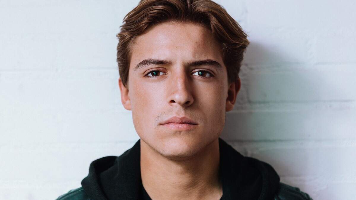 “Haar vader was furieus”: Lil’ Kleine vertelt voor de camera over stukgelopen relatie en zijn bedrog