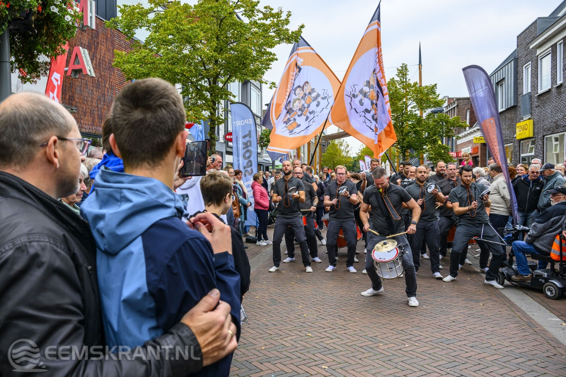 Centrum Delfzijl bruist door vernieuwde opzet Muziekfestival - Eemskrant.nl
