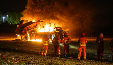 Aardappelrooimachine verwoest door brand in Holwierde - Eemskrant.nl