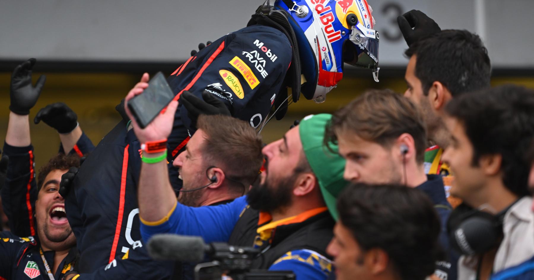 Ocon vol ontzag voor 'ongelofelijke' Verstappen: "Max verdient al zijn succes"