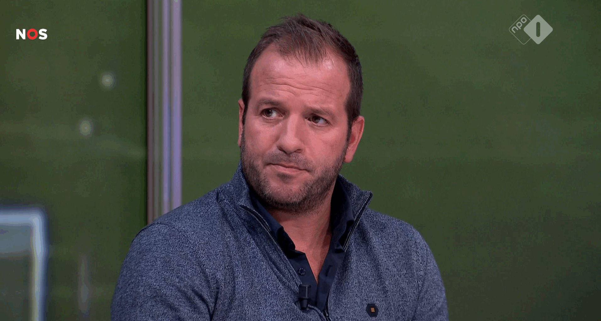 Van der Vaart live tijdens Studio Voetbal aangepakt: 'Hoe kan hij dat nou zeggen?'