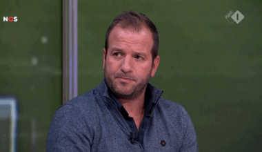 Van der Vaart live tijdens Studio Voetbal aangepakt: 'Hoe kan hij dat nou zeggen?'
