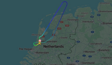 KLM-vlucht keert terug naar Amsterdam om mogelijke drone bij Deens vliegveld Aalborg