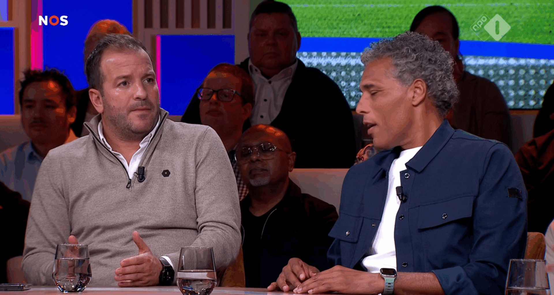 Pierre van Hooijdonk en Rafael van der Vaart zeggen allebei precies hetzelfde over Ajax-trainer John Heitinga