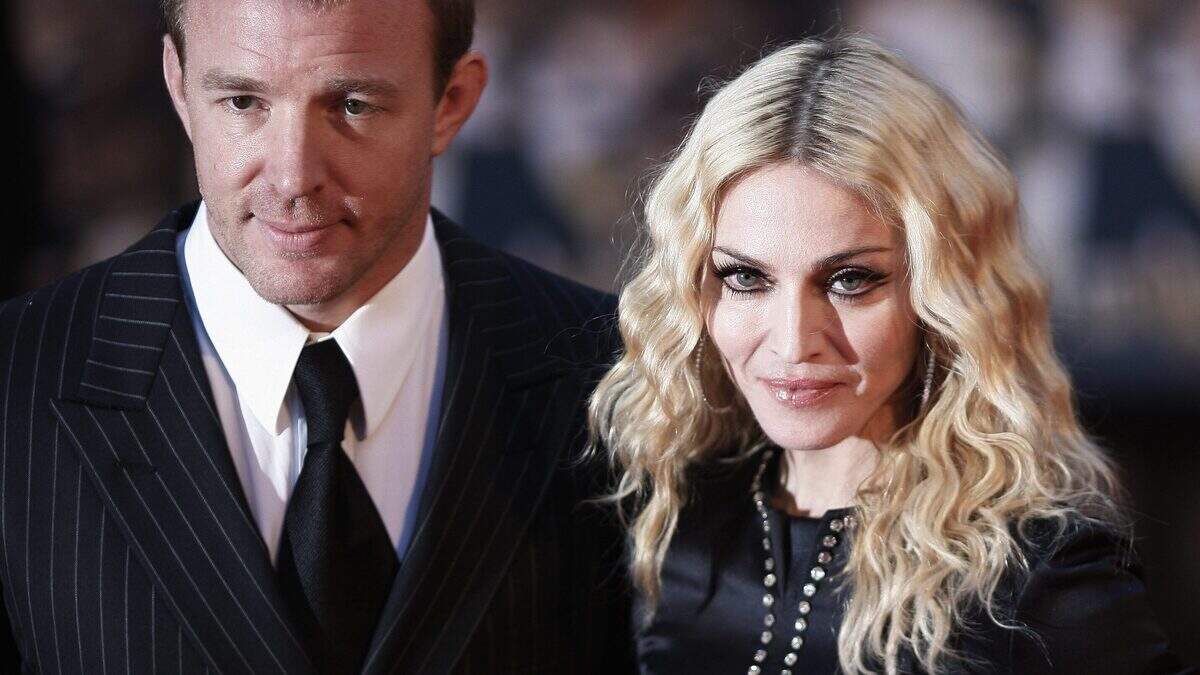 Madonna onthult dat ze suïcidale gedachten had tijdens voogdijstrijd met ex Guy Ritchie: “Ik kon de pijn niet meer aan”