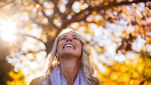 Zonnebrand in de herfst? Dermatoloog ontkracht de huidverzorgingsfabels