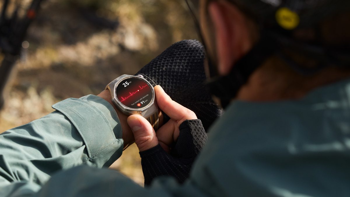 Vergeet je oplader: deze smartwatch gaat drie weken mee