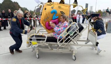 Er werd fanatiek gestreden tijdens de beddenrace van het Amphia ziekenhuis (foto: Ronald Sträter).