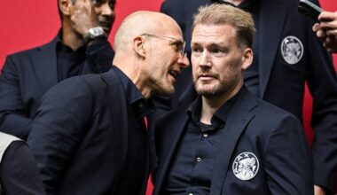 Technisch directeur Alex Kroes en directeur voetbal Marijn Beuker van Ajax (foto: ANP).