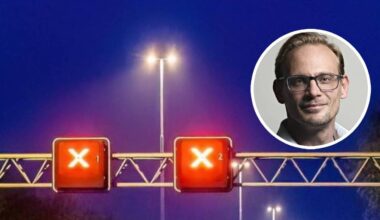 Paul van de Coevering geeft uitleg over doorrijden bij rode kruizen (foto rode kruizen: Instagram wijkagent Den Bosch-centrum).