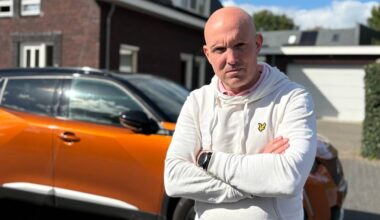 Paul van Tatenhove (49) is geschrokken, boos en verbaasd na gooien verfbom (foto: Raymond Merkx).