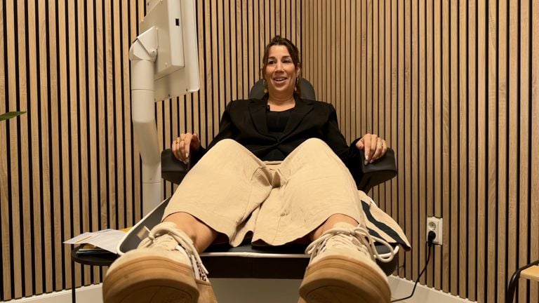 Elise de Visser in de behandelstoel (foto: Ronald Sträter).