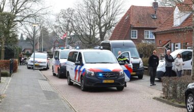 De politie-inzet trok veel bekijks (foto: SQ Vision Mediaprodukties).