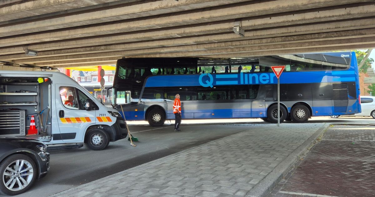 112-nieuws: 'Zeer sterk vermoeden' wie verdachte mishandeling Grote Markt is • Bus klem onder Emmaviaduct in Stad - RTV Noord
