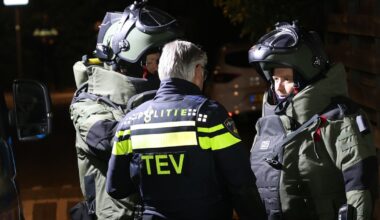 Meerdere huizen ontruimd na aantreffen munitie en mogelijk explosief - Omroep West