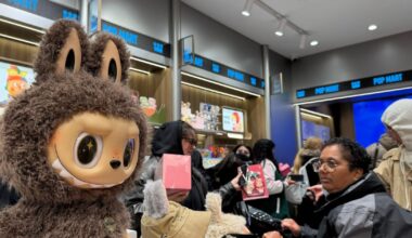 Fans wachten uren op opening Labubu-winkel: 'Was hier gisterochtend om 08:00 uur' - Rijnmond