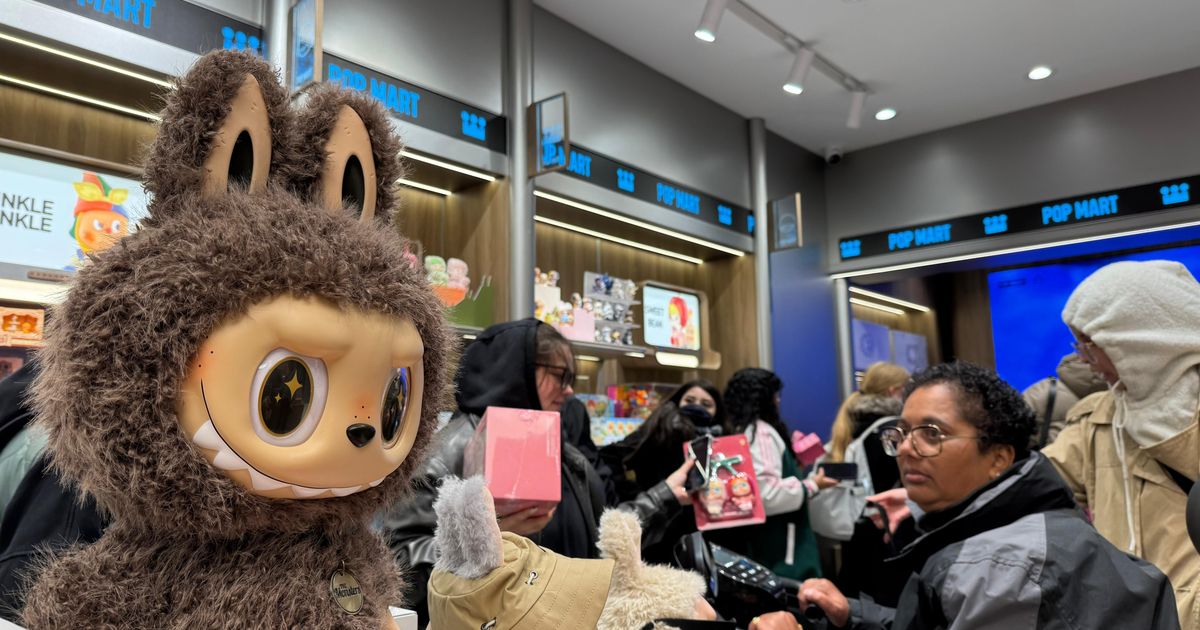 Fans wachten uren op opening Labubu-winkel: 'Was hier gisterochtend om 08:00 uur' - Rijnmond