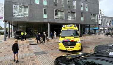 Persoon aangereden door politiebusje bij rellen na IJsselderby