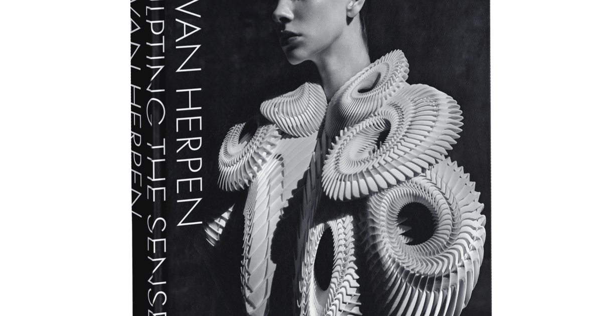 Book Signing Iris van Herpen