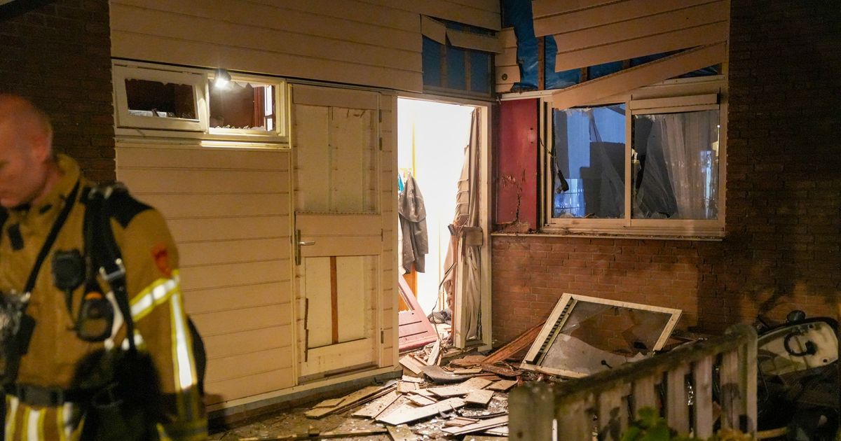 Grote explosie verwoest gevel woning in Zwolle - RTV Oost