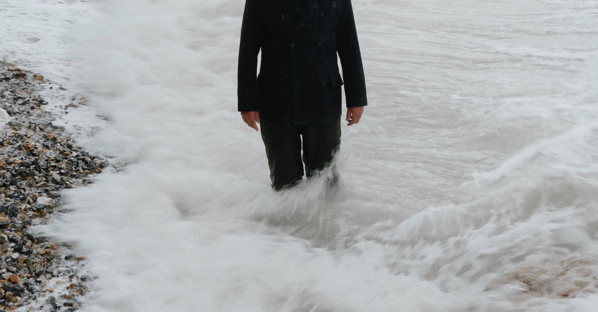 Stephan Vanfleteren wil het wezen van een golf vangen: ‘Ik ga in zee voor de schoonheid’