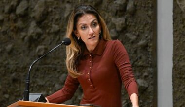 VVD wil miljoenen extra voor politie en invoering minimumstraffen in strijd tegen relschoppers