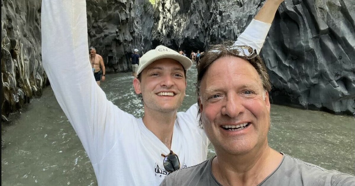 Max Muijtjens en zijn vader Pascal. Max overleed aan een mazeleninfectie